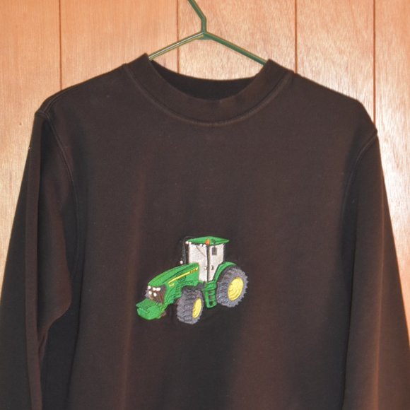 Men’s Sweater Tractor Patch Crewneck Sweater size Small Comfortable - Picture 2 of 5